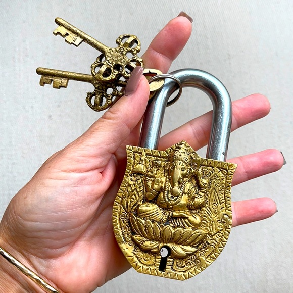 RARE AND STUNNING GANESH METAL LOCK AND KEYS